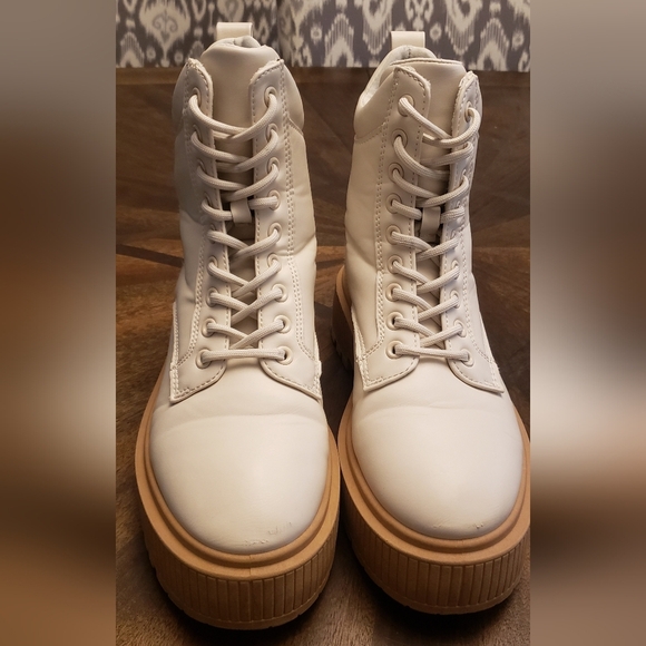 Qupid Women's Off White and Tan Combat Lace-Up Boots Chuncky Sole Size 7 - Picture 6 of 15